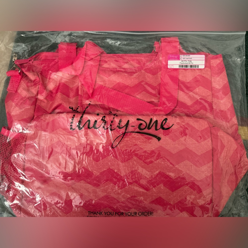 Thirty One All-Pro Gym Tote - Pink Chevron - NEW IN BAG!